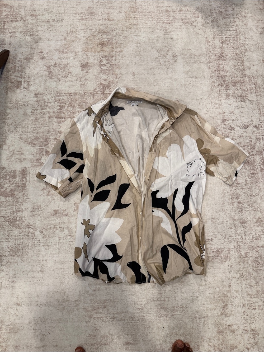 Zara Beige White & Black Floral Short-Sleeve Button-Down Shirt